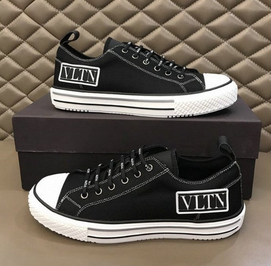 les chaussures Valentino Low Femme sont un témoignage de l'engagement de Valentino à combiner style et sophistication.