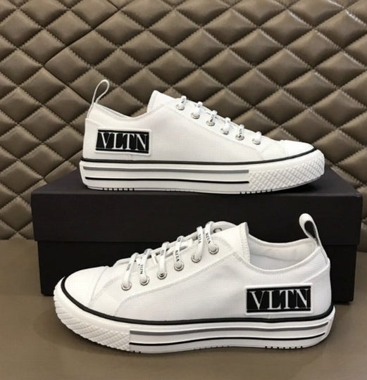 les chaussures Valentino Low Femme sont un témoignage de l'engagement de Valentino à combiner style et sophistication.
