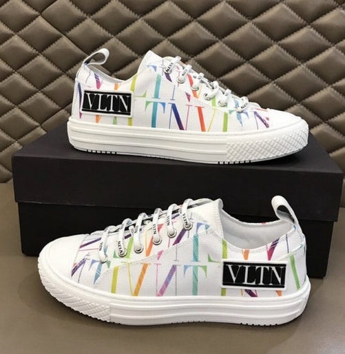 les chaussures Valentino Low Femme sont un témoignage de l'engagement de Valentino à combiner style et sophistication.