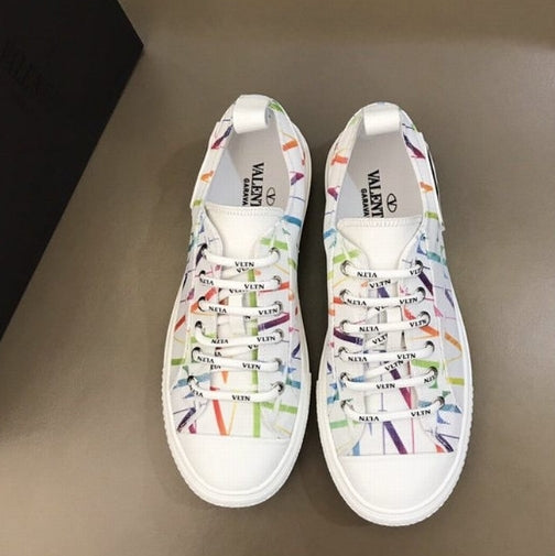 les chaussures Valentino Low Femme sont un témoignage de l'engagement de Valentino à combiner style et sophistication.