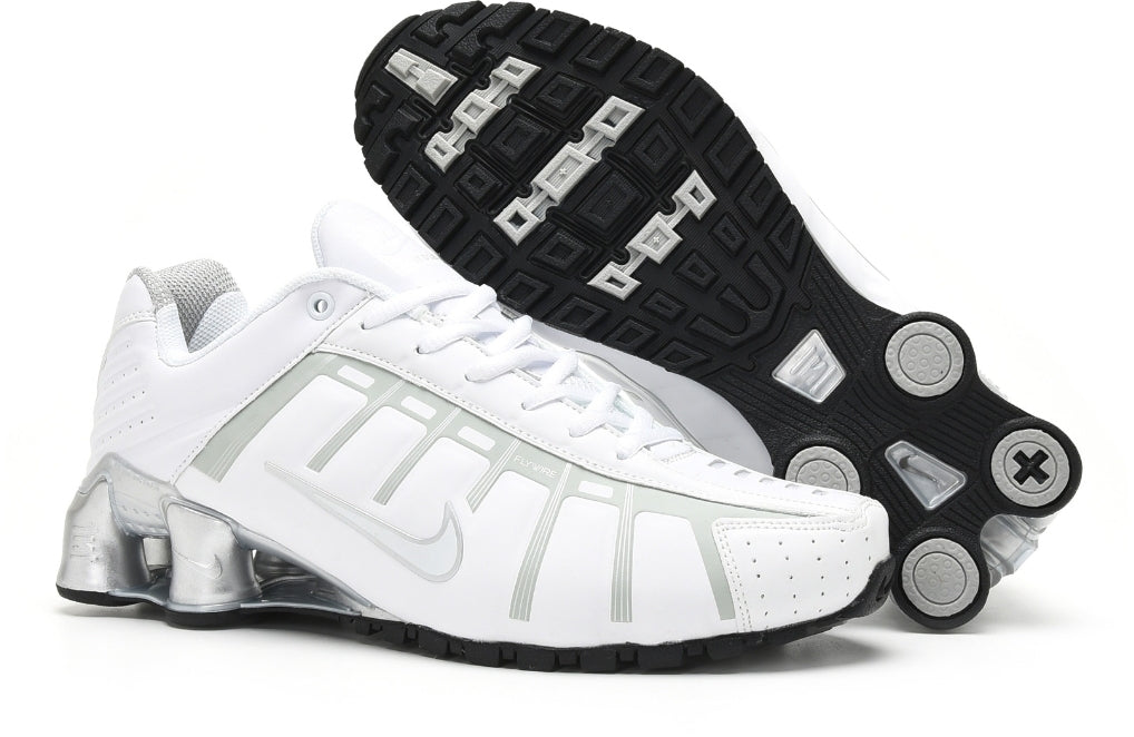 Les baskets Nike Shox NZ combinent style et performance pour les amateurs de mode et les athlètes.pas cher. Le moins cher.