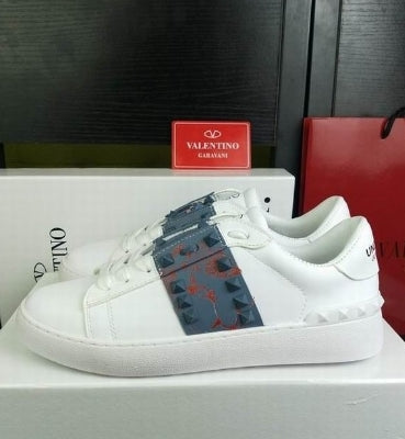 les chaussures Valentino Low Femme sont un témoignage de l'engagement de Valentino à combiner style et sophistication.