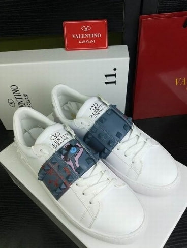 les chaussures Valentino Low Femme sont un témoignage de l'engagement de Valentino à combiner style et sophistication.