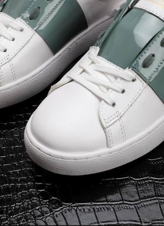 les chaussures Valentino Low Femme sont un témoignage de l'engagement de Valentino à combiner style et sophistication.
