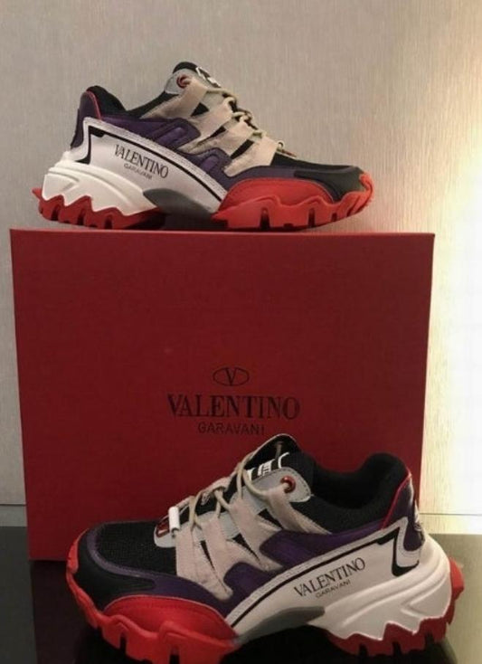 les chaussures Valentino Low Femme sont un témoignage de l'engagement de Valentino à combiner style et sophistication.les chaussures Valentino Low Femme sont un témoignage de l'engagement de Valentino à combiner style et sophistication.
