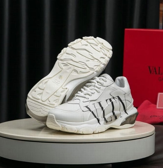 les chaussures Valentino Low Femme sont un témoignage de l'engagement de Valentino à combiner style et sophistication.