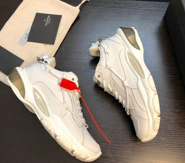  les chaussures Valentino Low Femme sont un témoignage de l'engagement de Valentino à combiner style et sophistication.