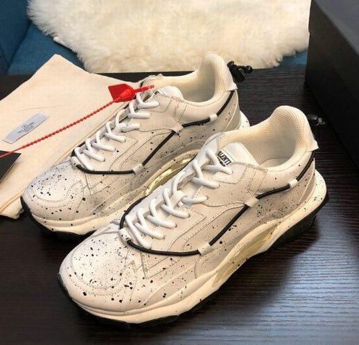  les chaussures Valentino Low Femme sont un témoignage de l'engagement de Valentino à combiner style et sophistication.