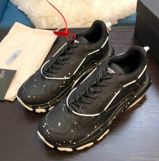  les chaussures Valentino Low Femme sont un témoignage de l'engagement de Valentino à combiner style et sophistication.