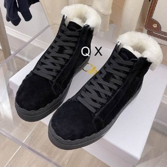 Bottines Chloe Femme Résultats de l'évolution emblématique de la marque Chloé, les bottines Chloé Femme sont un témoignage de l'engagement de Chloé à combiner style et élégance.
