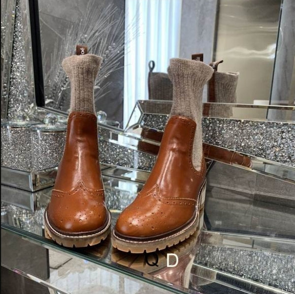 Bottines Chloe Femme Résultats de l'évolution emblématique de la marque Chloé, les bottines Chloé Femme sont un témoignage de l'engagement de Chloé à combiner style et élégance.