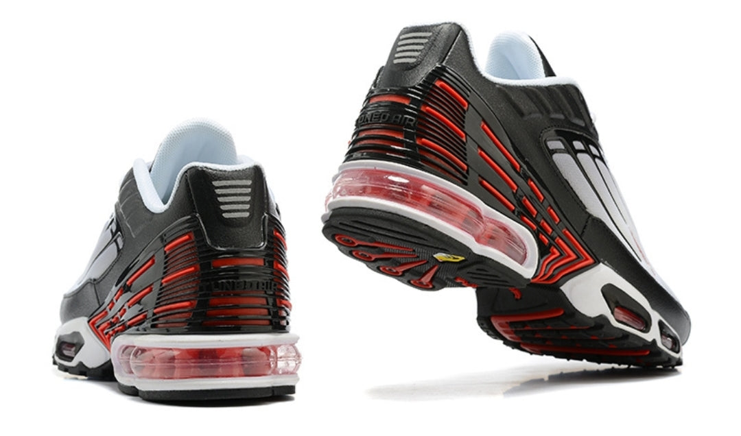 baskets Nike Air Max Plus 3 Black White Red