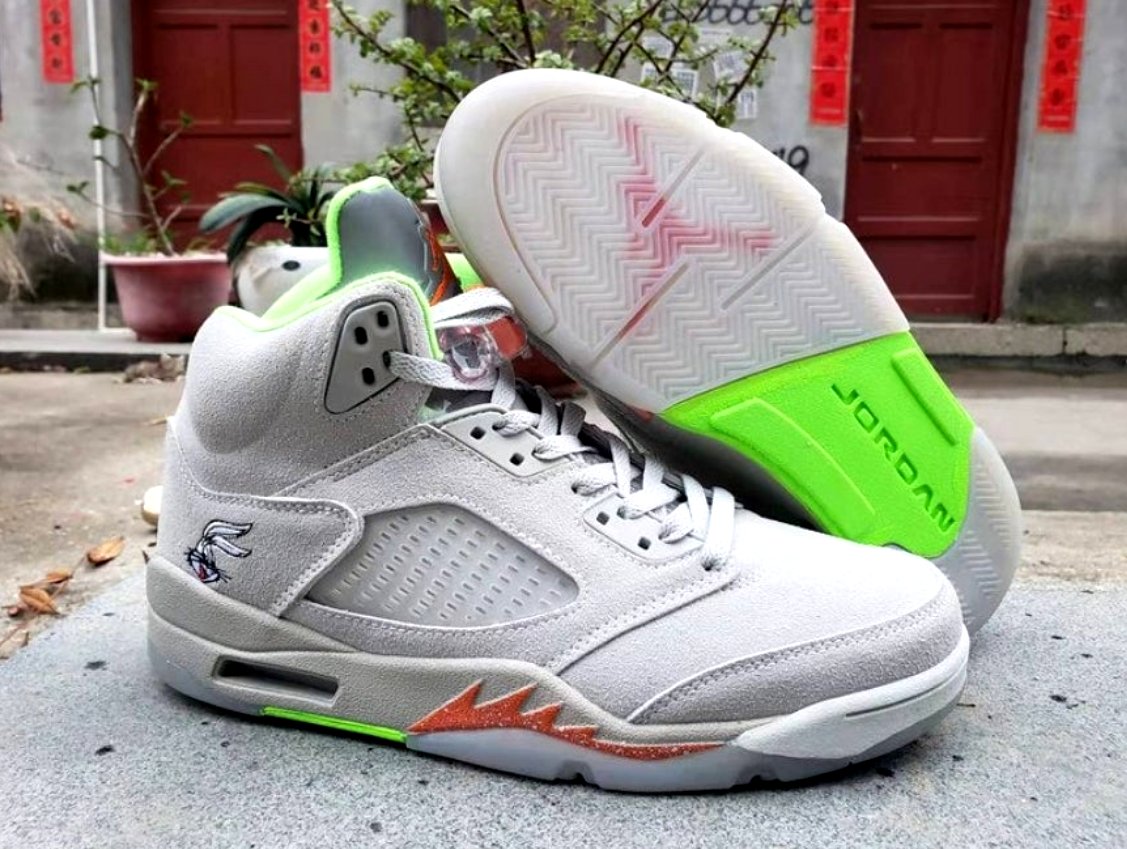 Les baskets Air Jordan 5 offrent un style audacieux et une performance exceptionnelle. leur design unique emblématique. Pas cher. Le moins cher. 