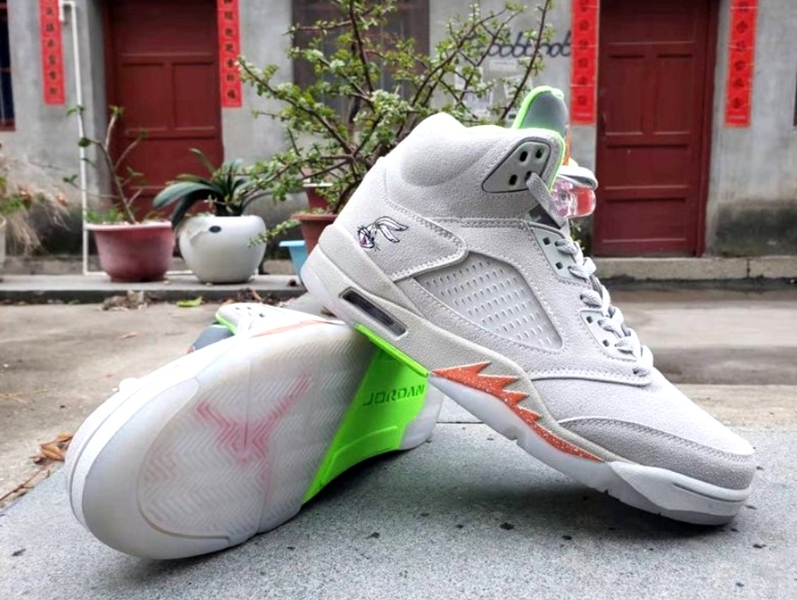 Les baskets Air Jordan 5 offrent un style audacieux et une performance exceptionnelle. leur design unique emblématique. Pas cher. Le moins cher. 