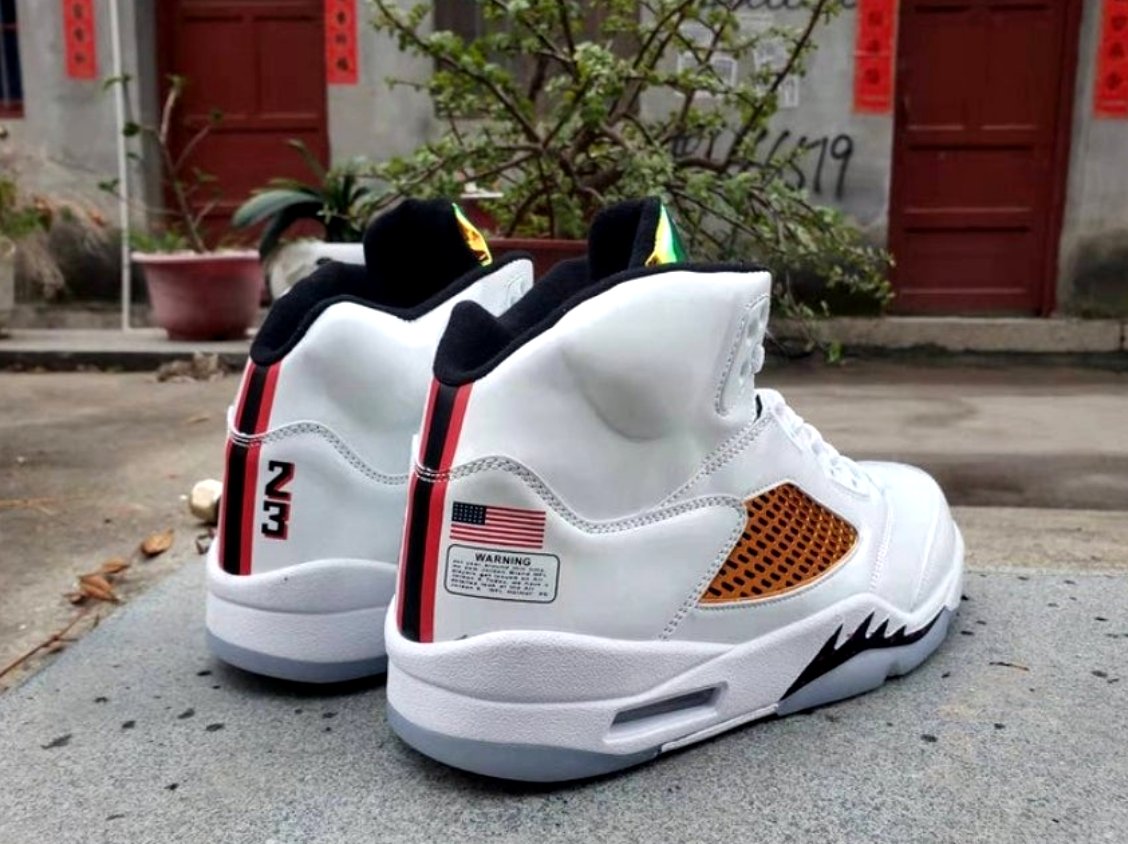 Les baskets Air Jordan 5 offrent un style audacieux et une performance exceptionnelle. leur design unique emblématique. Pas cher. Le moins cher. 