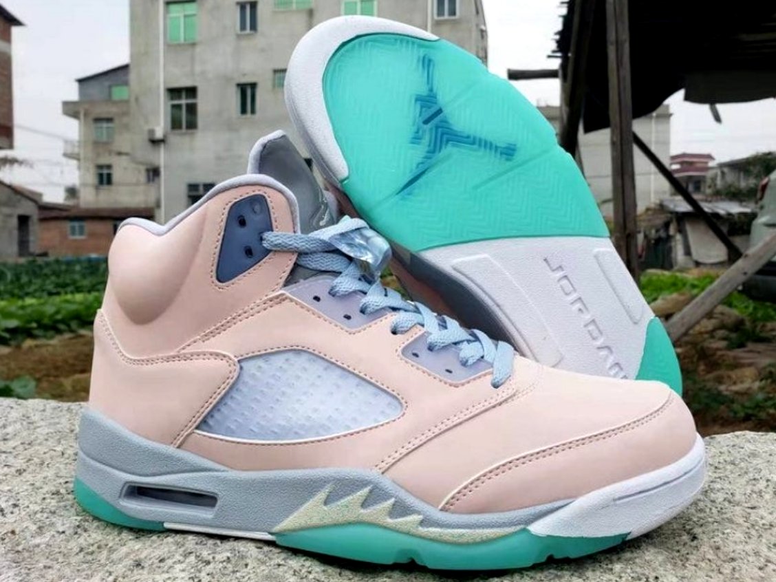 Les baskets Air Jordan 5 offrent un style audacieux et une performance exceptionnelle. leur design unique emblématique. Pas cher. Le moins cher. 