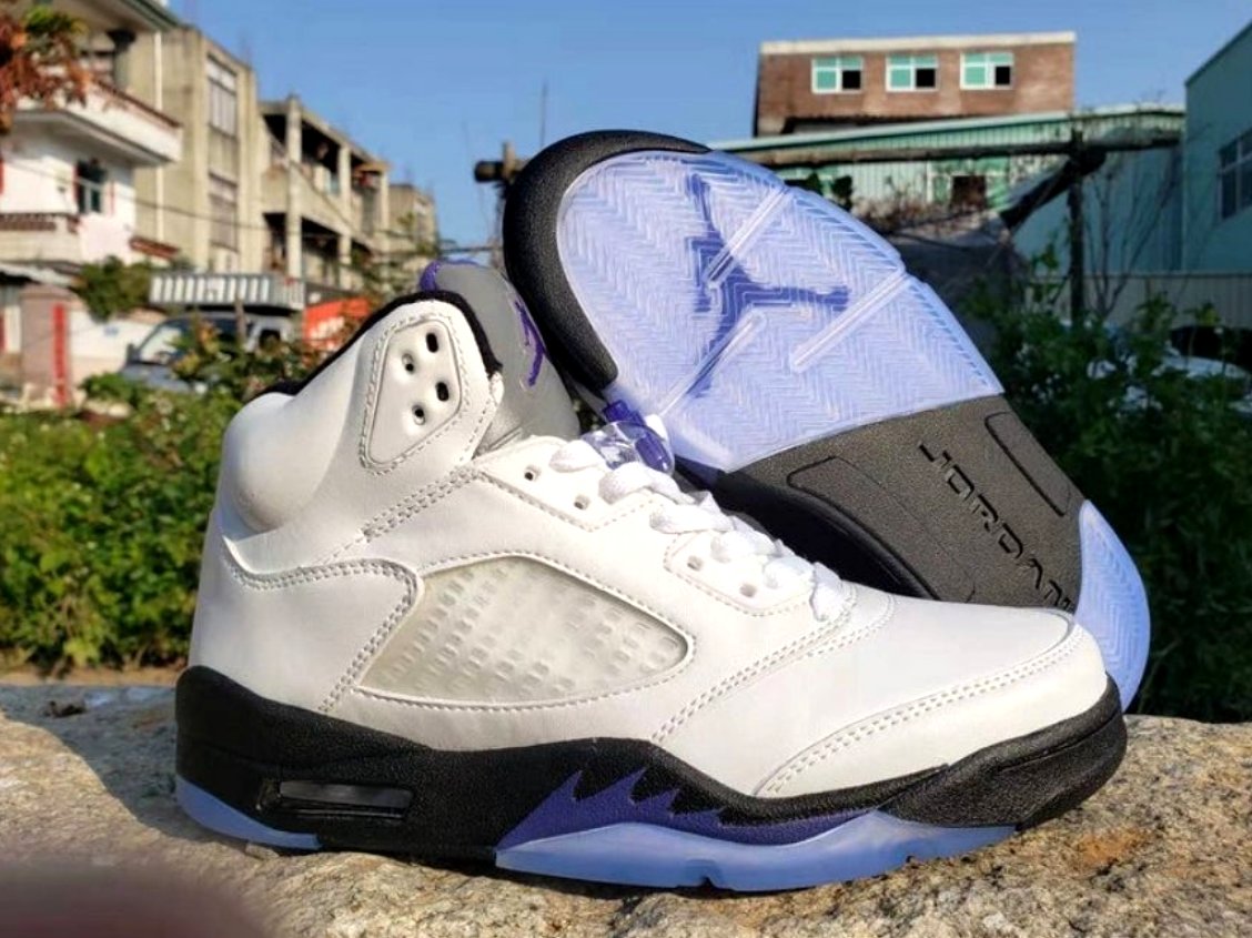 Les baskets Air Jordan 5 offrent un style audacieux et une performance exceptionnelle. leur design unique emblématique. Pas cher. Le moins cher. 