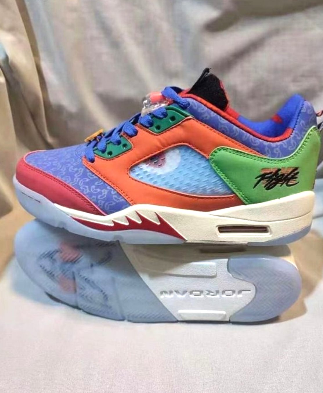 Les baskets Air Jordan 5 offrent un style audacieux et une performance exceptionnelle. leur design unique emblématique. Pas cher. Le moins cher. 