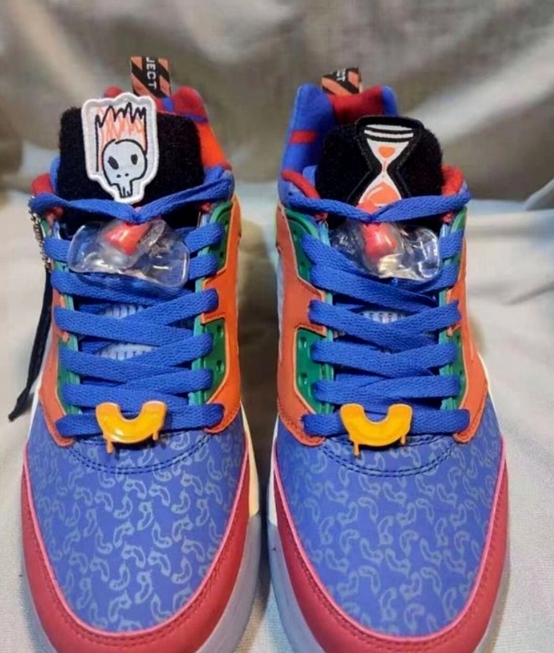 Les baskets Air Jordan 5 offrent un style audacieux et une performance exceptionnelle. leur design unique emblématique. Pas cher. Le moins cher. 