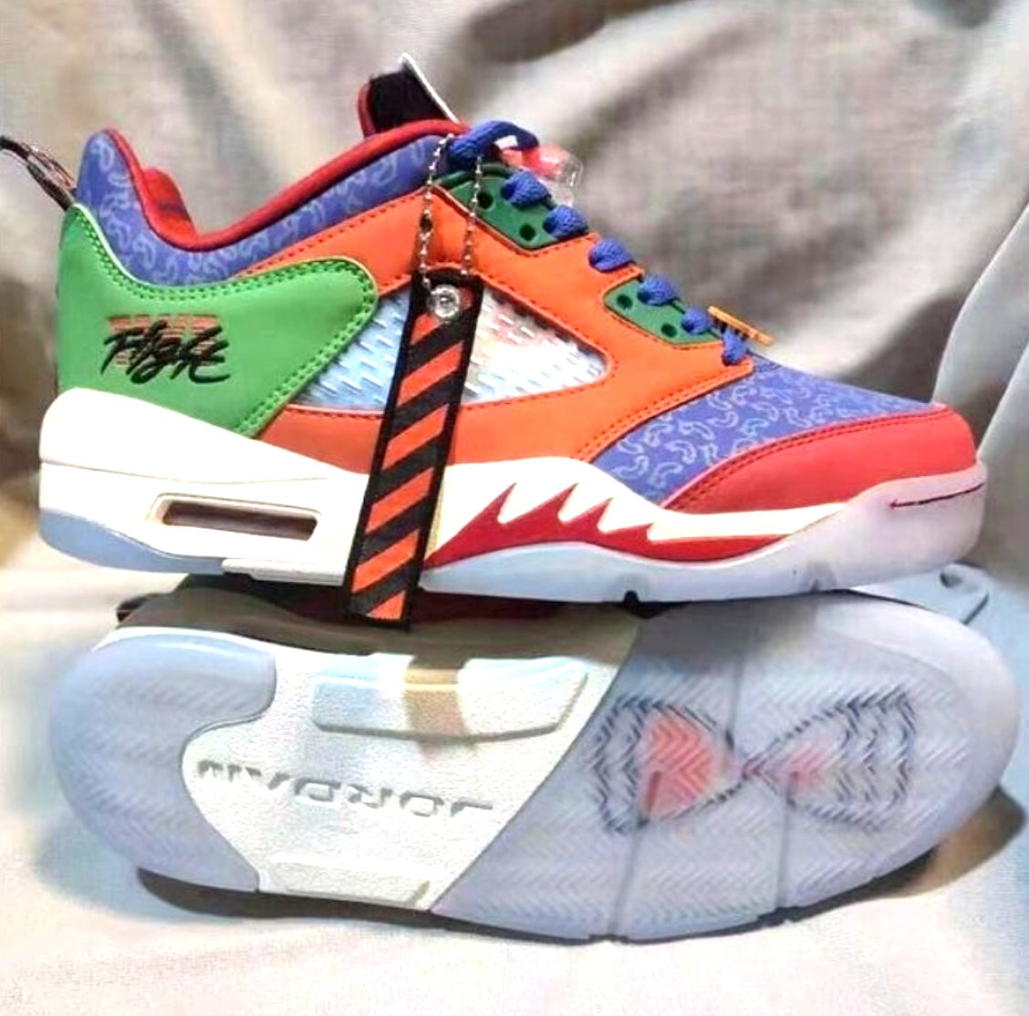 Les baskets Air Jordan 5 offrent un style audacieux et une performance exceptionnelle. leur design unique emblématique. Pas cher. Le moins cher. 