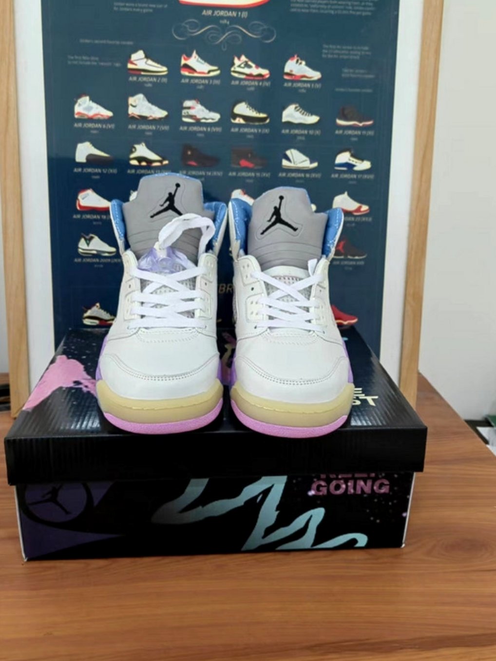 Les baskets Air Jordan 5 offrent un style audacieux et une performance exceptionnelle. leur design unique emblématique. Pas cher. Le moins cher. 