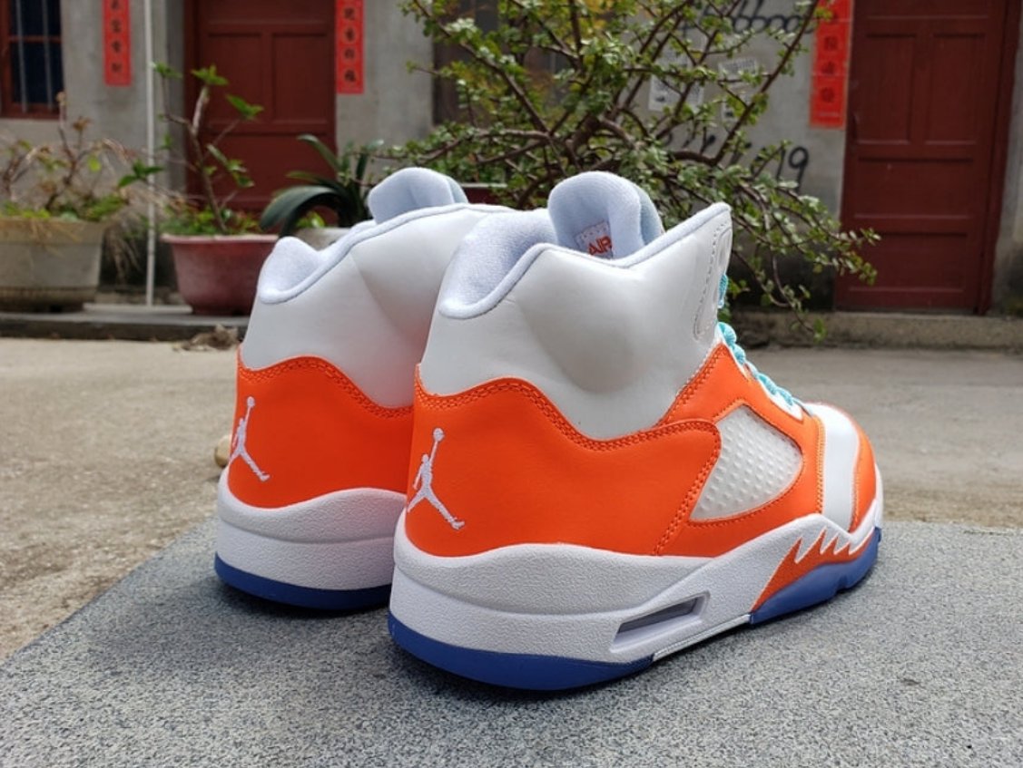 Les baskets Air Jordan 5 offrent un style audacieux et une performance exceptionnelle. leur design unique emblématique. Pas cher. Le moins cher. 