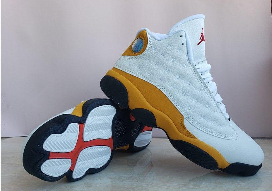 Les baskets Air Jordan 13 offrent un style emblématique et une performance exceptionnelle.
 design distinctif .pas Cher. Moins cher.
