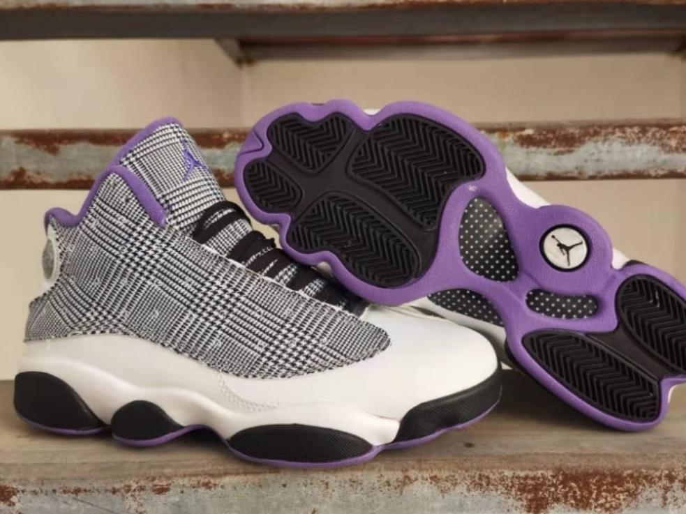Les baskets Air Jordan 13 offrent un style emblématique et une performance exceptionnelle.
 design distinctif .pas Cher. Moins cher.