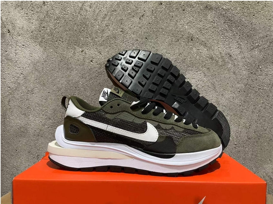 Les Baskets Nike LDWaffle x Sacai combinent style audacieux et innovation. Leur design surdimensionnées . Pas cher. Le moins cher.