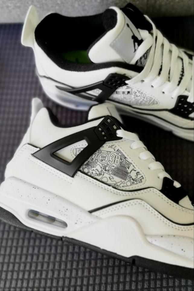  Les baskets Air Jordan 4 offrent un style iconique et une performance remarquable.

leur design distinctif pas cher. le moin cher. 