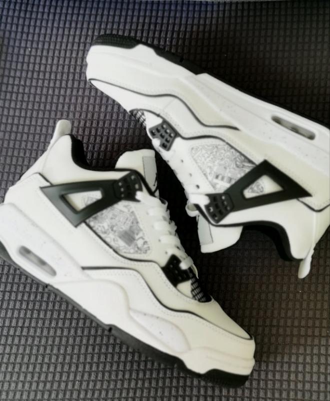  Les baskets Air Jordan 4 offrent un style iconique et une performance remarquable.

leur design distinctif pas cher. le moin cher. 