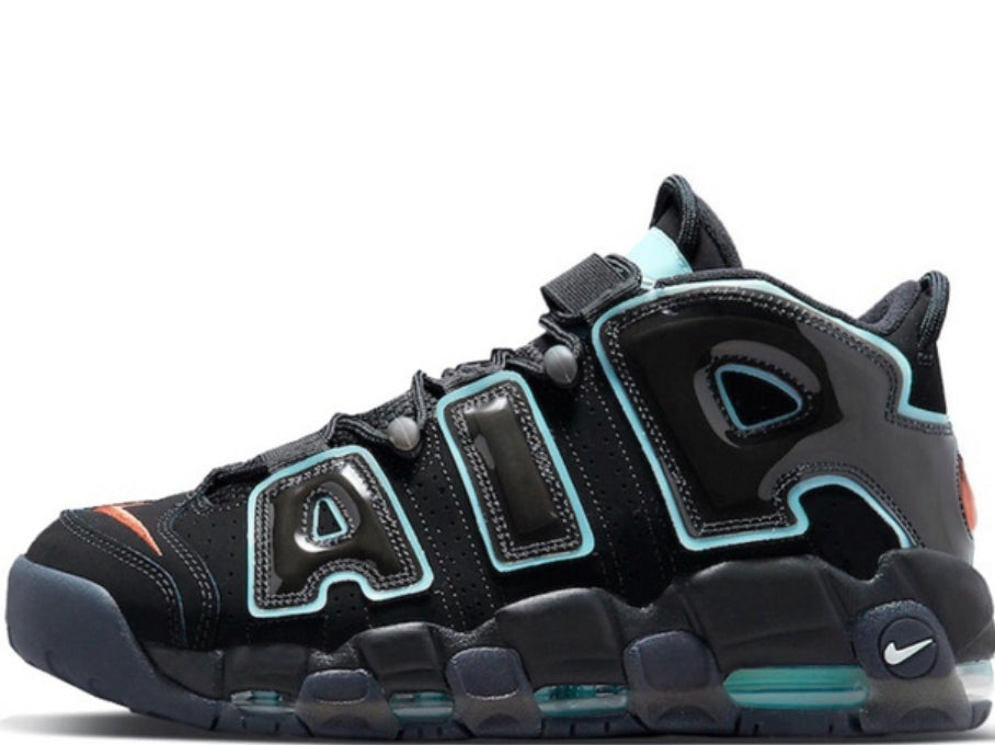 Les baskets Nike Air Uptempo combinent style audacieux et innovation. Leur design emblématique et leurs lettres surdimensionnées . Pas cher. Le moins cher.