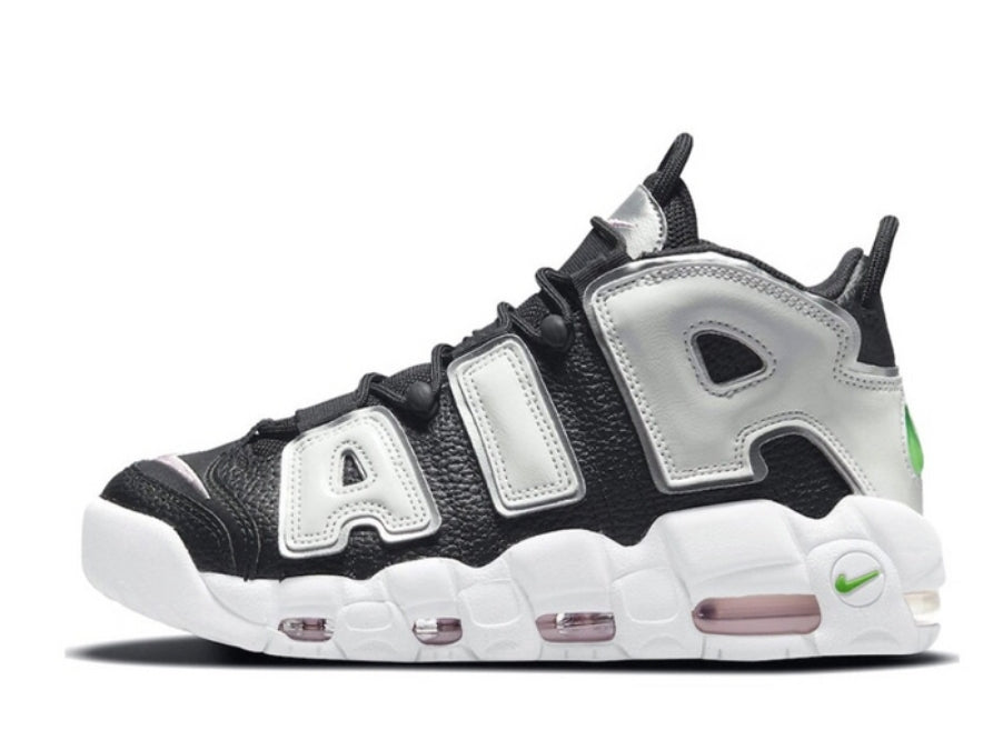 Les baskets Nike Air Uptempo combinent style audacieux et innovation. Leur design emblématique et leurs lettres surdimensionnées . Pas cher. Le moins cher.