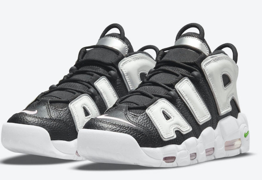 Les baskets Nike Air Uptempo combinent style audacieux et innovation. Leur design emblématique et leurs lettres surdimensionnées . Pas cher. Le moins cher.