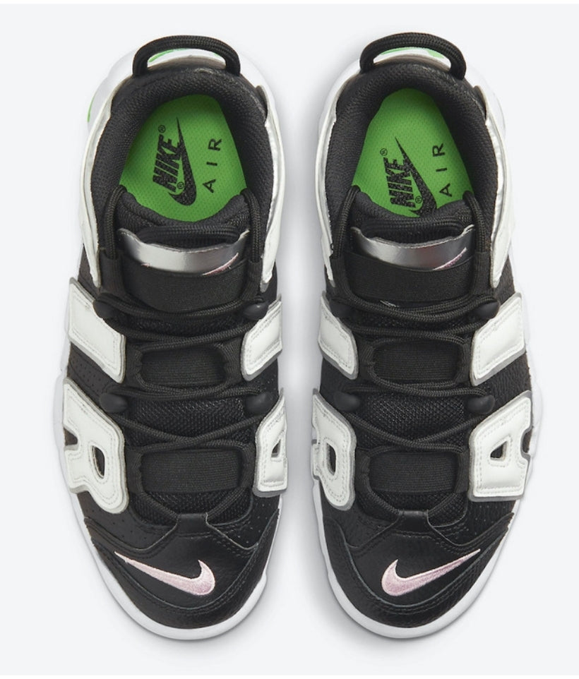 Les baskets Nike Air Uptempo combinent style audacieux et innovation. Leur design emblématique et leurs lettres surdimensionnées . Pas cher. Le moins cher.