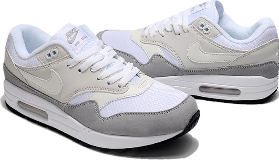 Les baskets Nike Air Max 1 sont iconiques pour leur style emblématique.retro incontournable pas cher. Le moins cher.exceptionnel 