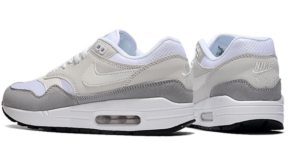 Les baskets Nike Air Max 1 sont iconiques pour leur style emblématique.retro incontournable pas cher. Le moins cher.exceptionnel 