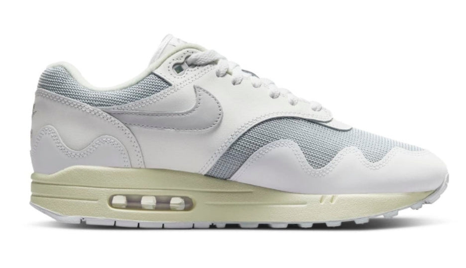 Les baskets Nike Air Max 1 sont iconiques pour leur style emblématique.retro incontournable pas cher. Le moins cher.exceptionnel 