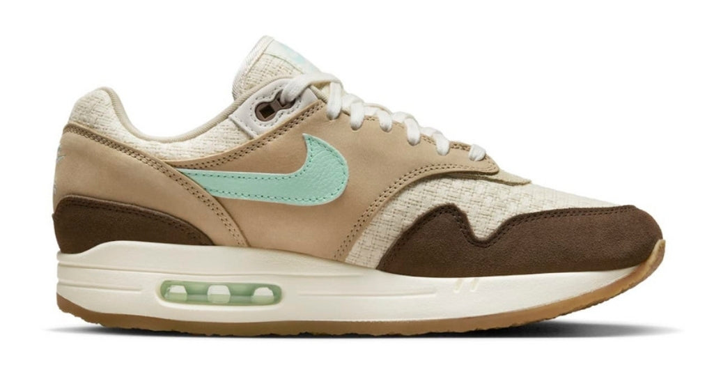 Les baskets Nike Air Max 1 sont iconiques pour leur style emblématique.retro incontournable pas cher. Le moins cher.exceptionnel 