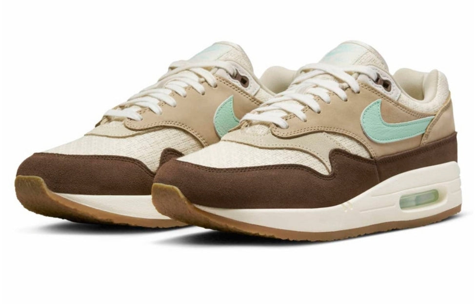 Les baskets Nike Air Max 1 sont iconiques pour leur style emblématique.retro incontournable pas cher. Le moins cher.exceptionnel 