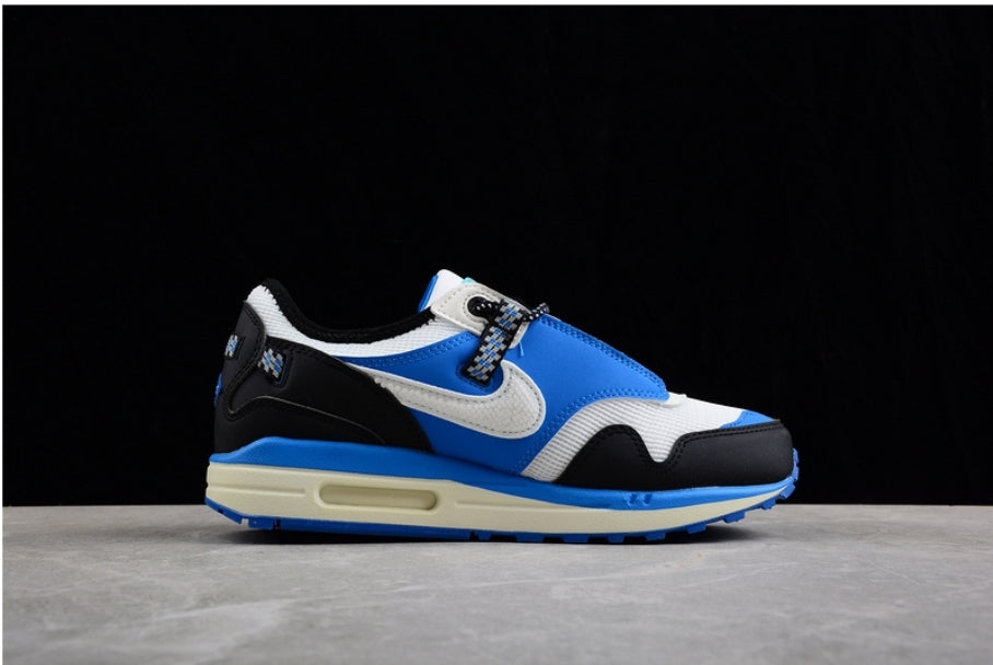 Les baskets Nike Air Max 1 sont iconiques pour leur style emblématique.retro incontournable pas cher. Le moins cher.exceptionnel 