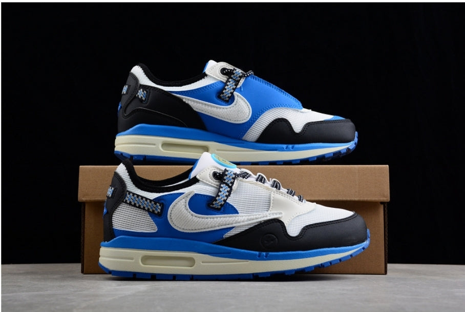 Les baskets Nike Air Max 1 sont iconiques pour leur style emblématique.retro incontournable pas cher. Le moins cher.exceptionnel 