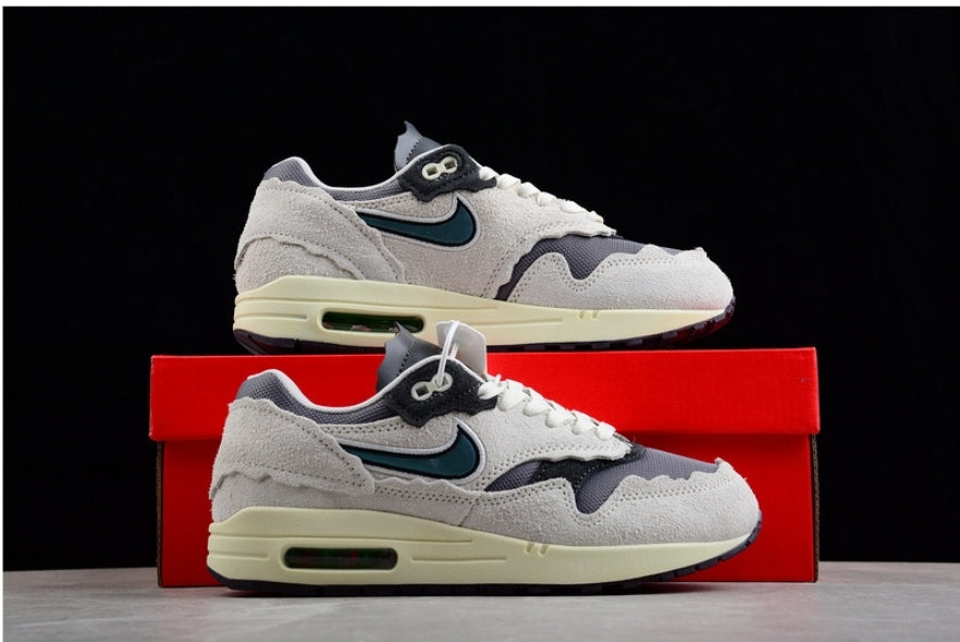 Les baskets Nike Air Max 1 sont iconiques pour leur style emblématique.retro incontournable pas cher. Le moins cher.exceptionnel 