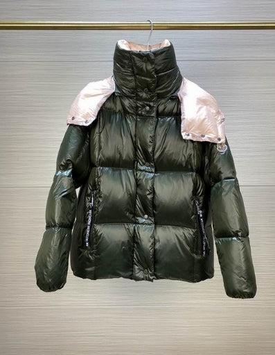 Les doudounes manteau Moncler Femme, ainsi que les Moncler Femme, incarnent un style et un raffinement incomparables.
