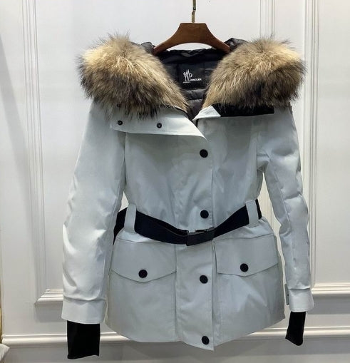 Les doudounes manteau Moncler Femme, ainsi que les Moncler Femme, incarnent un style et un raffinement incomparables.