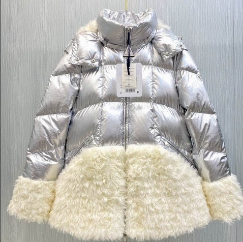 Les doudounes manteau Moncler Femme, ainsi que les Moncler Femme, incarnent un style et un raffinement incomparables.