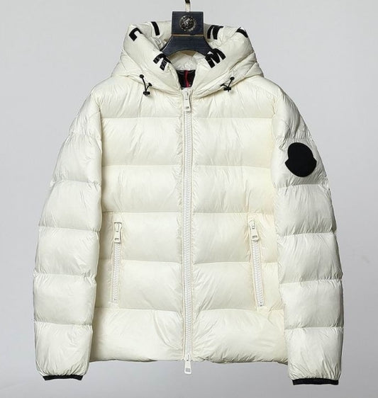 Les doudounes manteau Moncler Femme, ainsi que les Moncler Femme, incarnent un style et un raffinement incomparables.