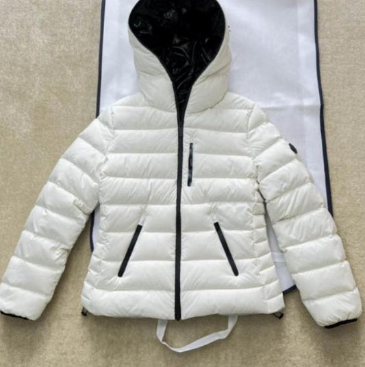 Les doudounes manteau Moncler Femme, ainsi que les Moncler Femme, incarnent un style et un raffinement incomparables.