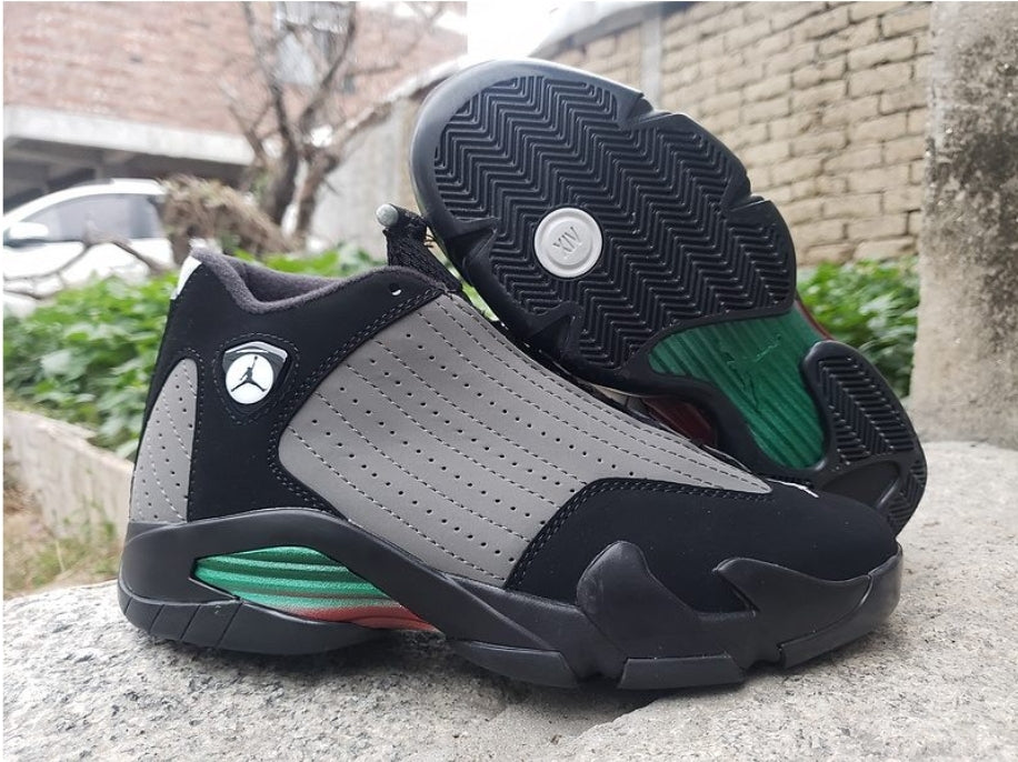 Les baskets Air Jordan 14 offrent un style emblématique et une performance exceptionnelle.

 design distinctif. Pas cher. Moins cher.