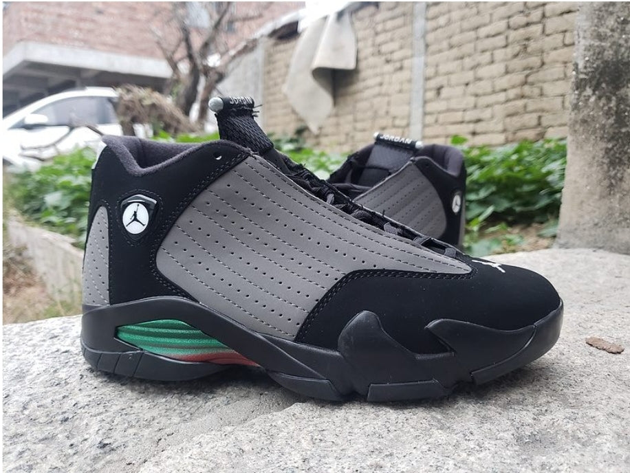 Les baskets Air Jordan 14 offrent un style emblématique et une performance exceptionnelle.

 design distinctif. Pas cher. Moins cher.